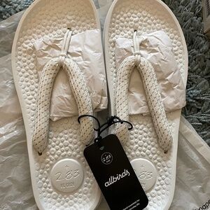 Allbirds unisex flip flops white Wm 11/mens 9